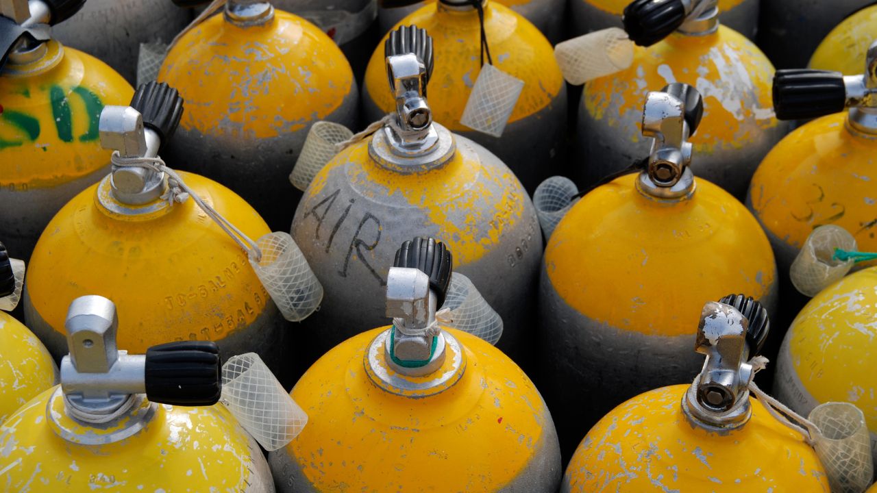 Cylinder testing and valve servicing – visual, hydro and O₂ clean