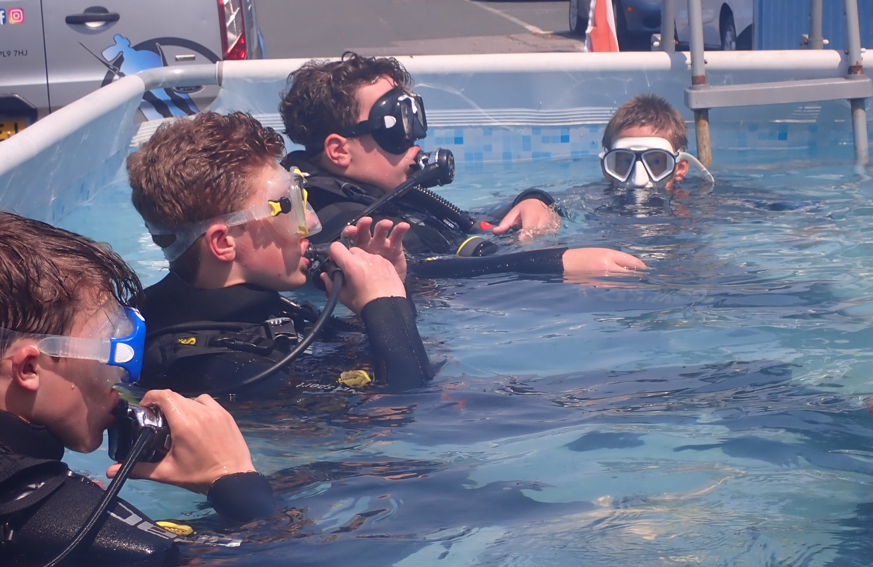 Intro to scuba for schools – first bubbles in our pool